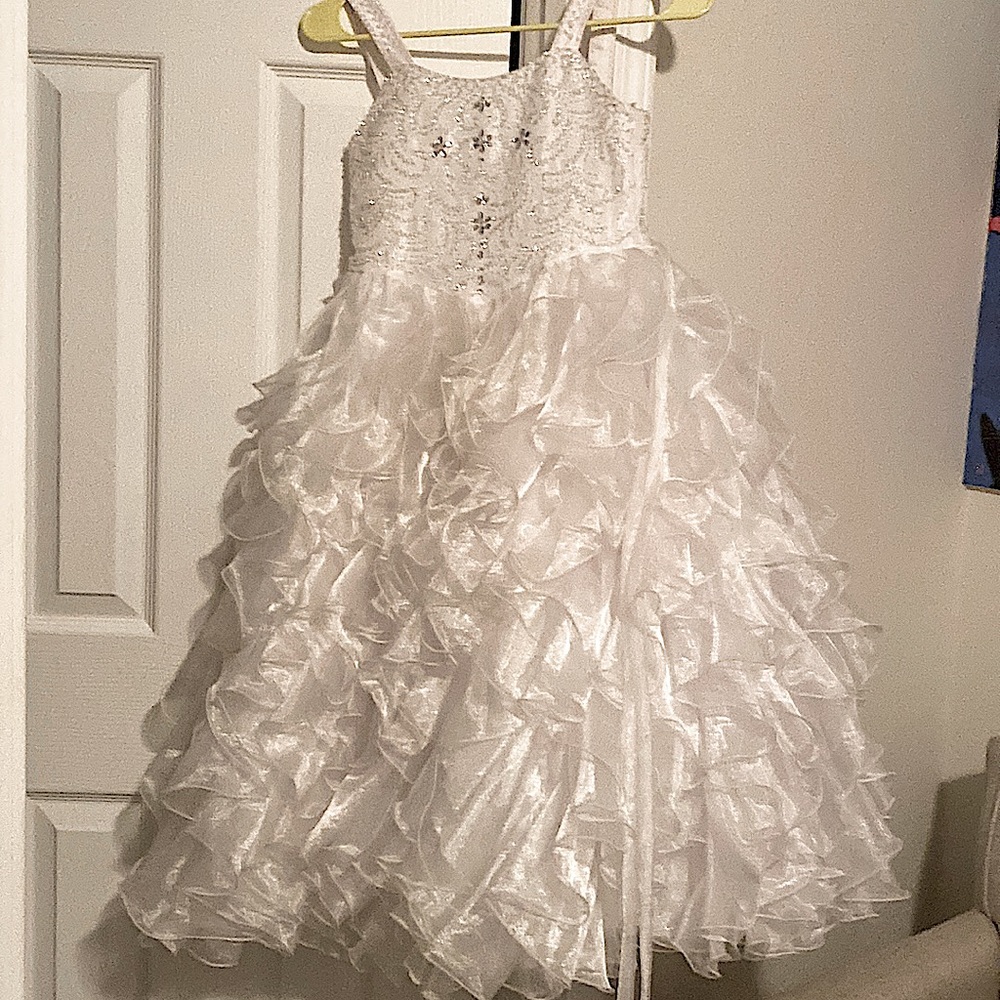 I am selling a flower girls dress for a wedding it is white and sparkling.